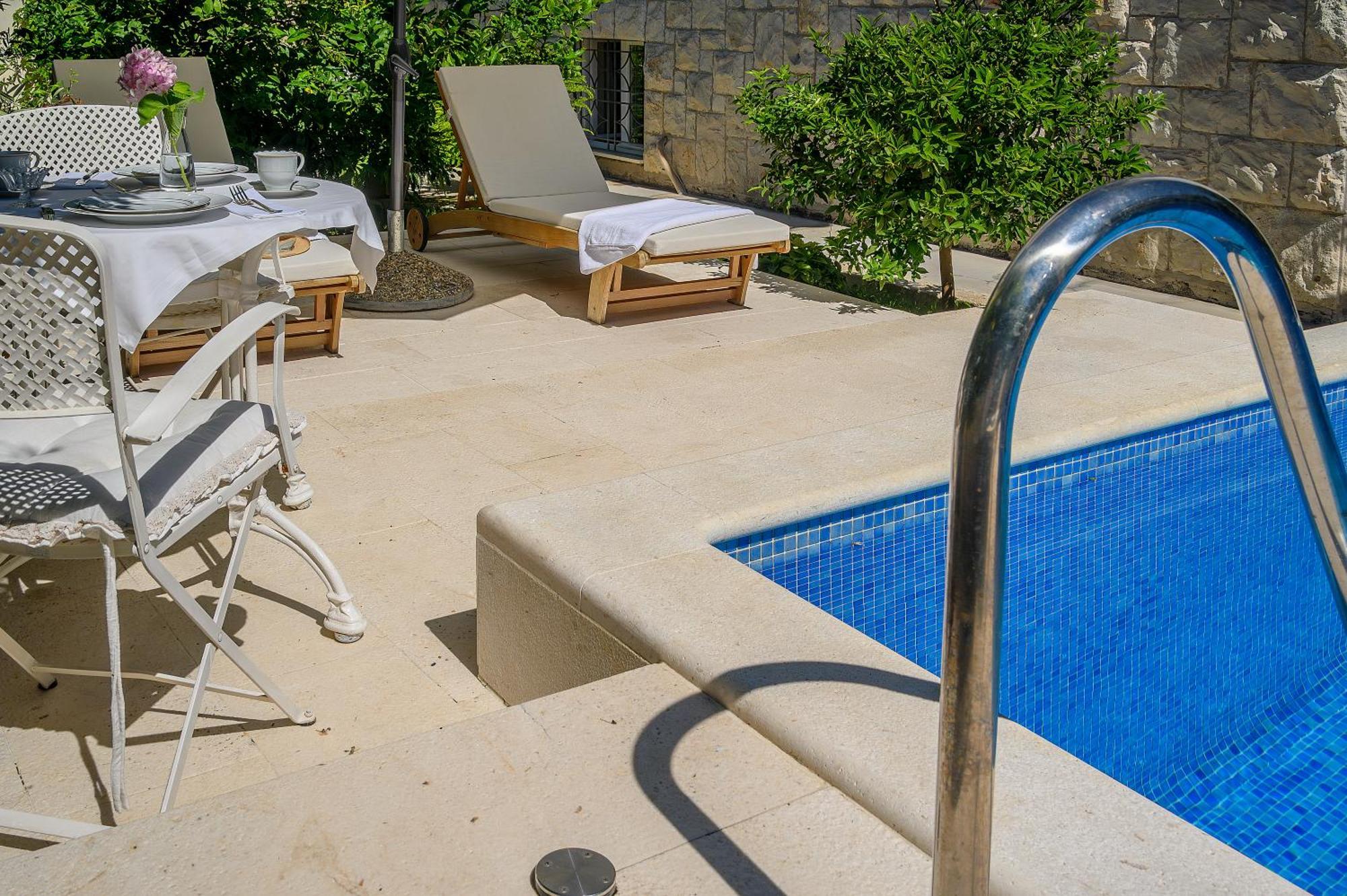 Palace Schoen Milesi Bed & Breakfast 4*